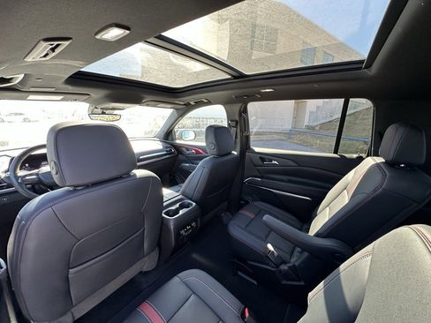 Used 2024 Chevrolet Traverse RS image 17