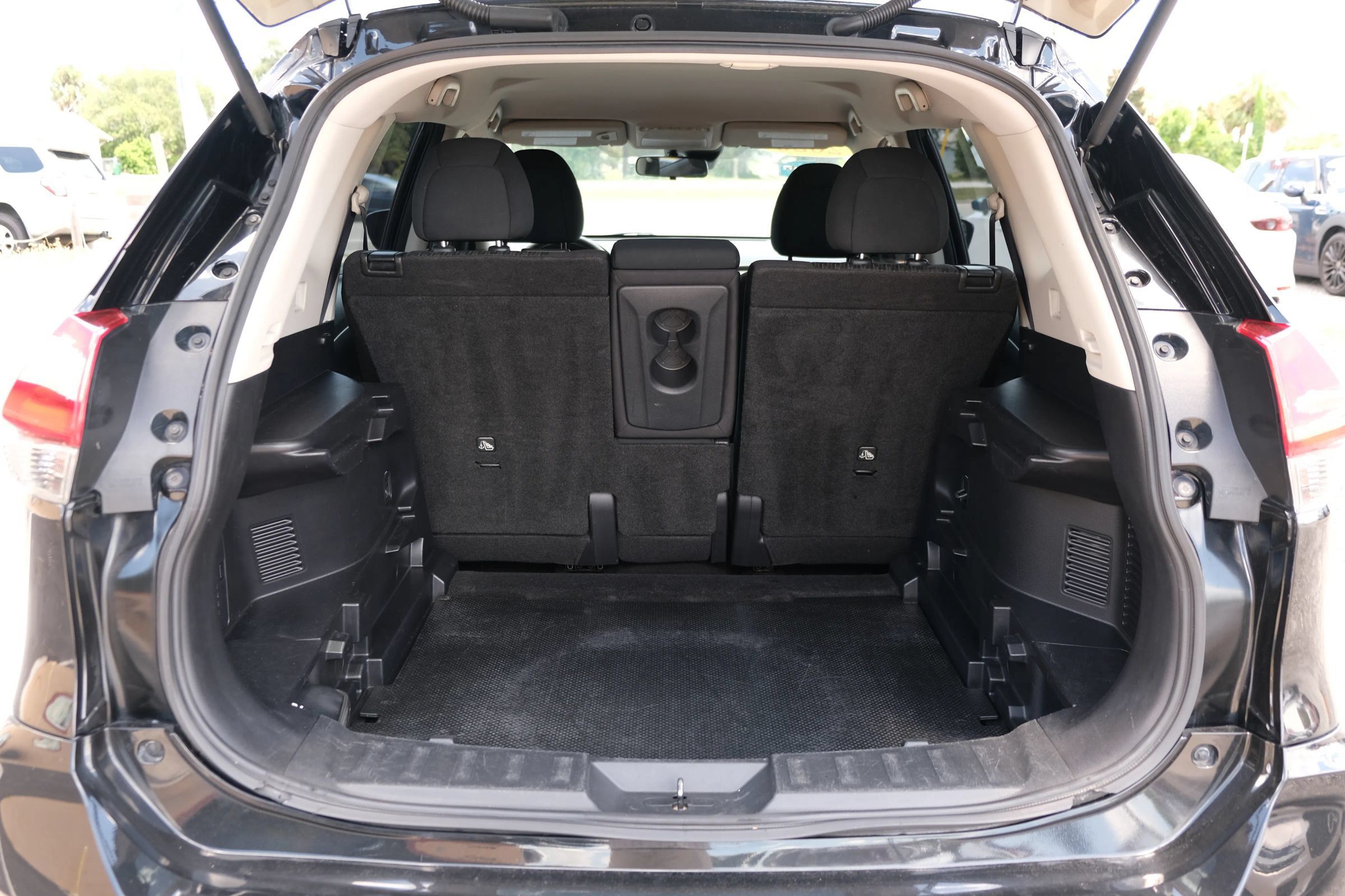 Used 2020 Nissan Rogue S FWD image 13