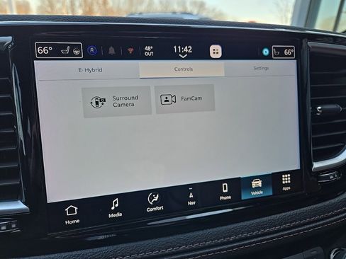 Used 2024 Chrysler Pacifica Pinnacle image 59