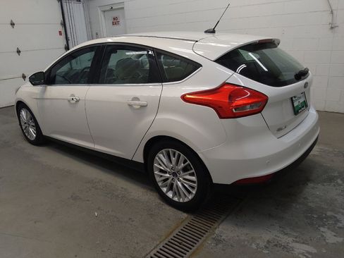 Used 2016 Ford Focus Titanium FWD image 3