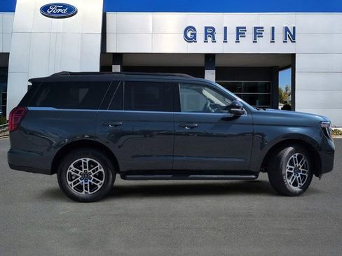 Used 2025 Ford Expedition Active RWD image 3