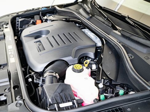 New 2026 Land Rover Range Rover Long Wheelbase SE image 36