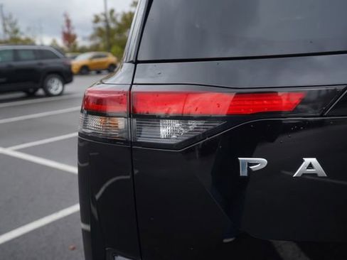 Used 2023 Nissan Pathfinder SV image 39