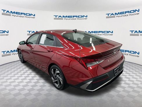 Used 2025 Hyundai Elantra SEL w/ Cargo Package FWD image 3