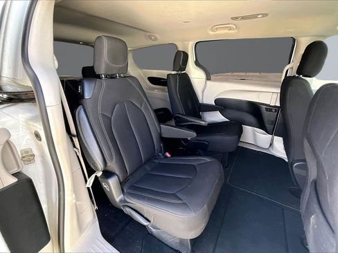 Certified 2023 Chrysler Voyager LX image 28