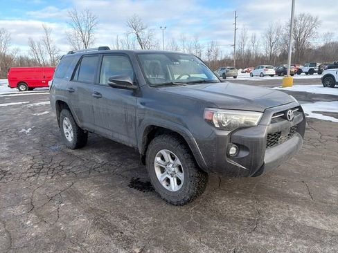 Used 2023 Toyota 4Runner SR5 Premium image 9