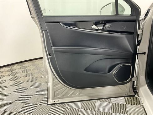 Used 2023 Lincoln Nautilus FWD image 18