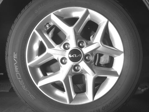 Used 2025 Kia Soul LX w/ LX Technology Package FWD image 16