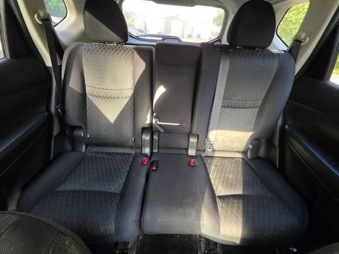 Used 2019 Nissan Rogue SV w/ Premium Package FWD image 29
