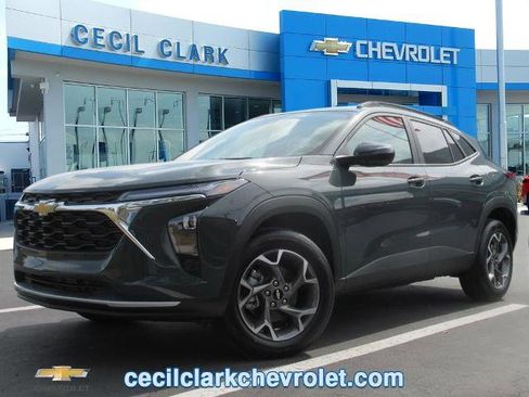 New 2025 Chevrolet Trax LT w/ Driver Confidence Package image 1