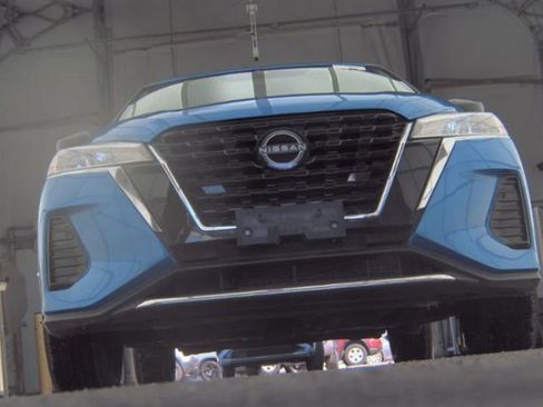 Used 2024 Nissan Kicks S image 3