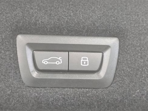 Certified 2023 BMW 740i RWD image 22