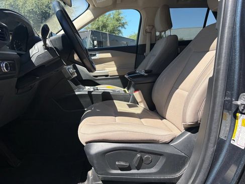 Used 2023 Ford Explorer XLT RWD image 7