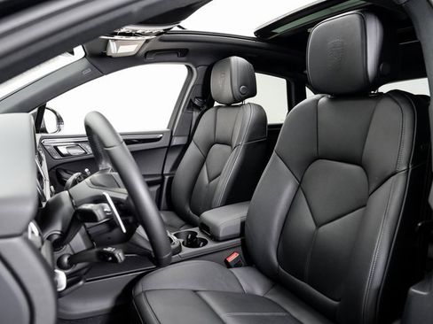 Used 2025 Porsche Macan image 5