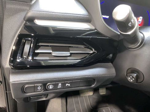 Used 2024 Acura MDX SH-AWD w/ Technology Package image 24