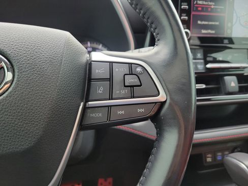Used 2022 Toyota Highlander XSE AWD/4WD image 25