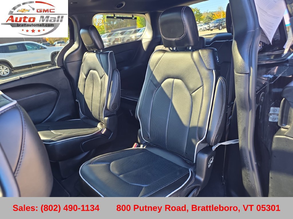 Used 2024 Chrysler Pacifica Limited w/ S Appearance Package AWD/4WD image 17