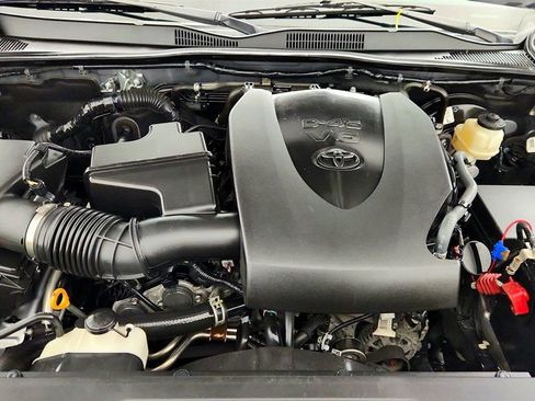 Used 2018 Toyota Tacoma SR5 RWD image 26
