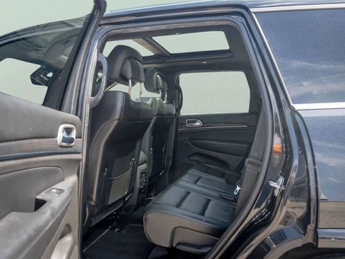 Used 2018 Jeep Grand Cherokee Overland image 34