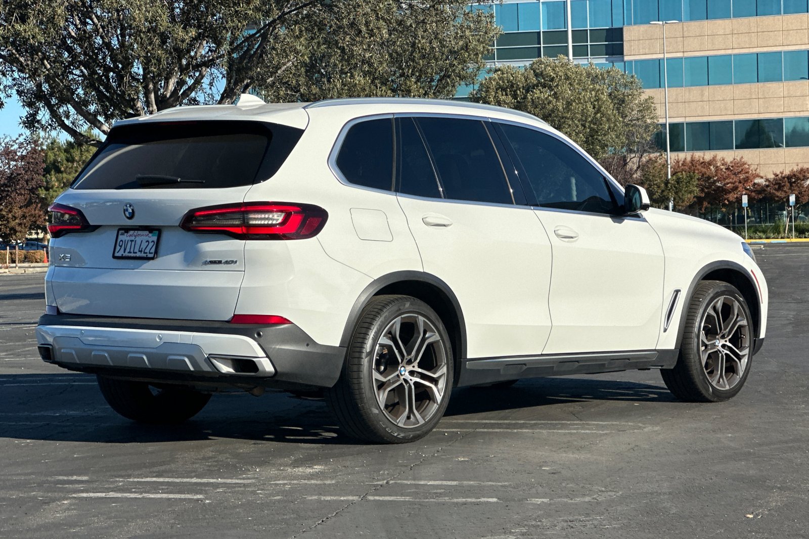 Used 2023 BMW X5 xDrive40i w/ Premium Package AWD/4WD image 4
