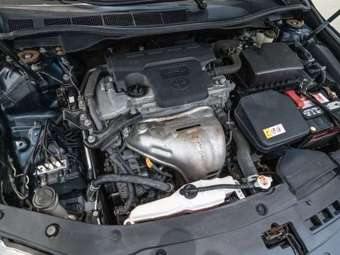 Used 2017 Toyota Camry SE w/ Moonroof Package image 31