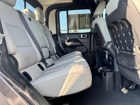 Used 2020 Jeep Gladiator Mojave AWD/4WD image 15