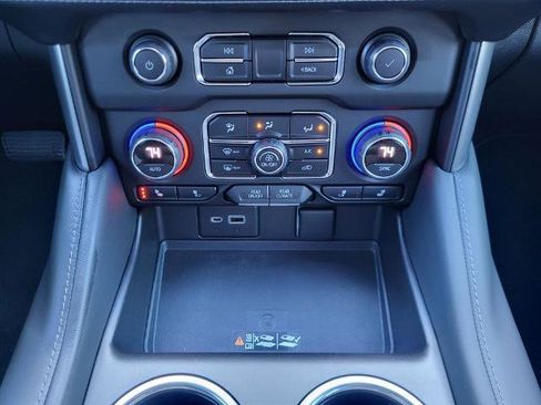 Used 2022 Chevrolet Tahoe Z71 w/ Luxury Package image 21