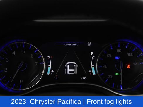 Used 2023 Chrysler Pacifica Touring-L FWD image 14