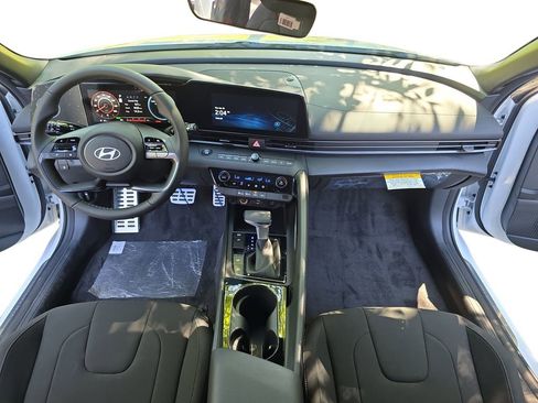 New 2025 Hyundai Elantra SEL image 9