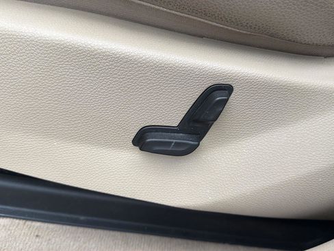 Used 2010 Mercedes-Benz GLK 350 4MATIC image 11