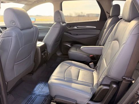 Used 2020 Buick Enclave Essence image 11