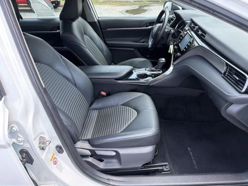 Used 2019 Toyota Camry SE FWD image 13