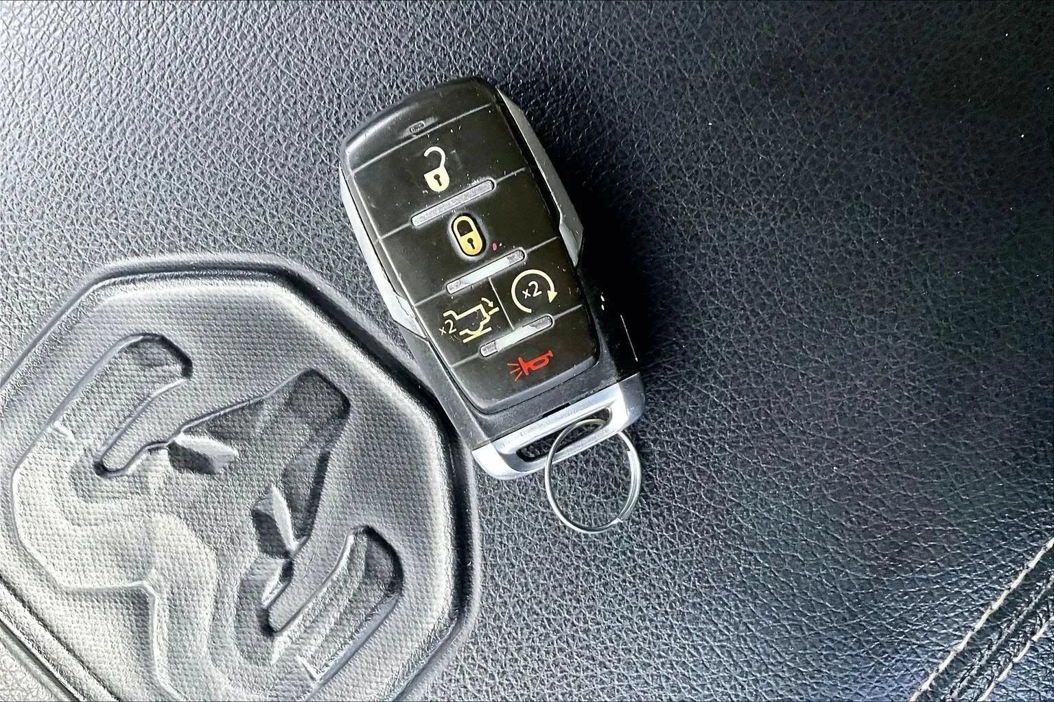 Used 2019 RAM 1500 Laramie AWD/4WD image 10