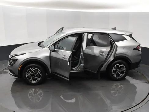 Used 2025 Kia Sportage LX AWD/4WD image 7