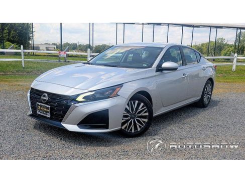 Used 2023 Nissan Altima 2.5 SV image 1