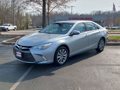 Used 2017 Toyota Camry XLE w/ Moonroof Package image 13
