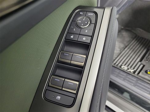 Used 2025 Lexus GX 550 image 17
