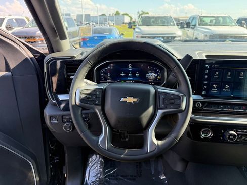 Used 2024 Chevrolet Silverado 1500 LT AWD/4WD image 14