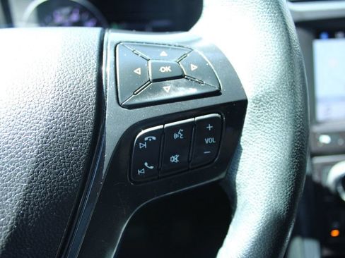 Used 2018 Ford Explorer XLT w/ Equipment Group 202A FWD image 22