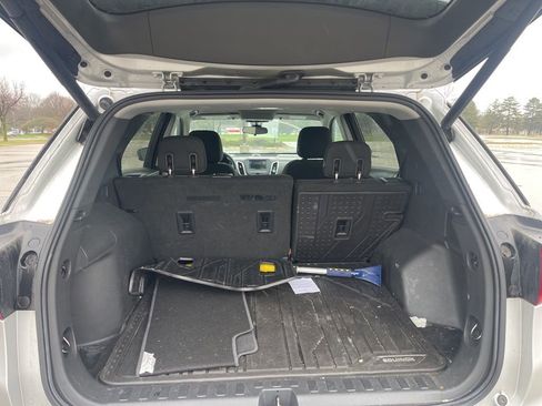 Used 2020 Chevrolet Equinox LT w/ Driver Convenience Package image 9