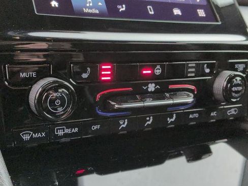 Certified 2024 Jeep Grand Cherokee L Altitude image 21