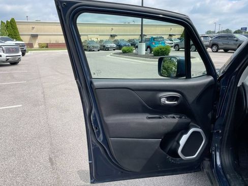 Used 2020 Jeep Renegade Latitude FWD image 8