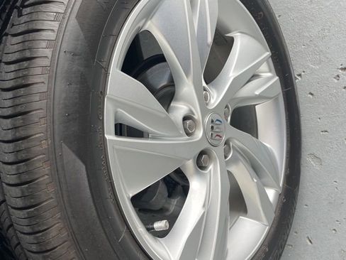 Used 2024 Buick Encore GX Preferred w/ Comfort Package FWD image 13