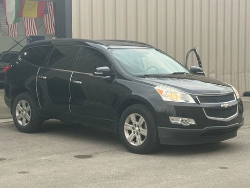 Used 2011 Chevrolet Traverse LT image 1