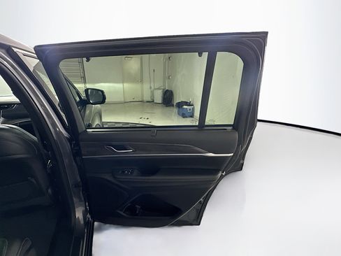 Used 2024 Jeep Grand Cherokee L Limited w/ Luxury Tech Group II image 33