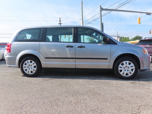 Used 2016 Dodge Grand Caravan American Value Package w/ UConnect Hands-Free Group FWD image 6