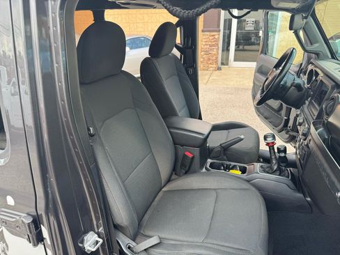 Used 2019 Jeep Wrangler Unlimited Sport S AWD/4WD image 18
