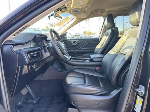 Used 2023 Lincoln Aviator 2WD image 2