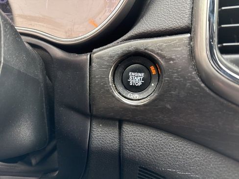 Used 2018 Jeep Grand Cherokee Laredo image 14