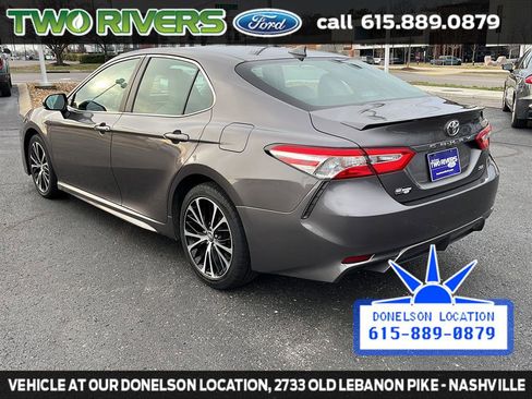 Used 2020 Toyota Camry SE image 6
